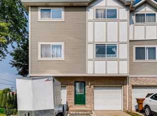 7560 Heritage Ct, Summit Argo, IL 60501