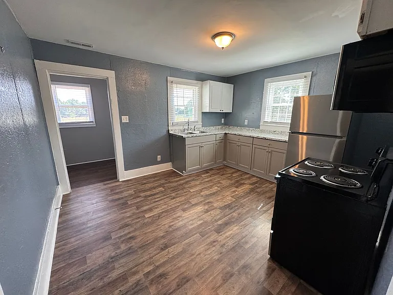 3061 Lee Rd — Photo 4