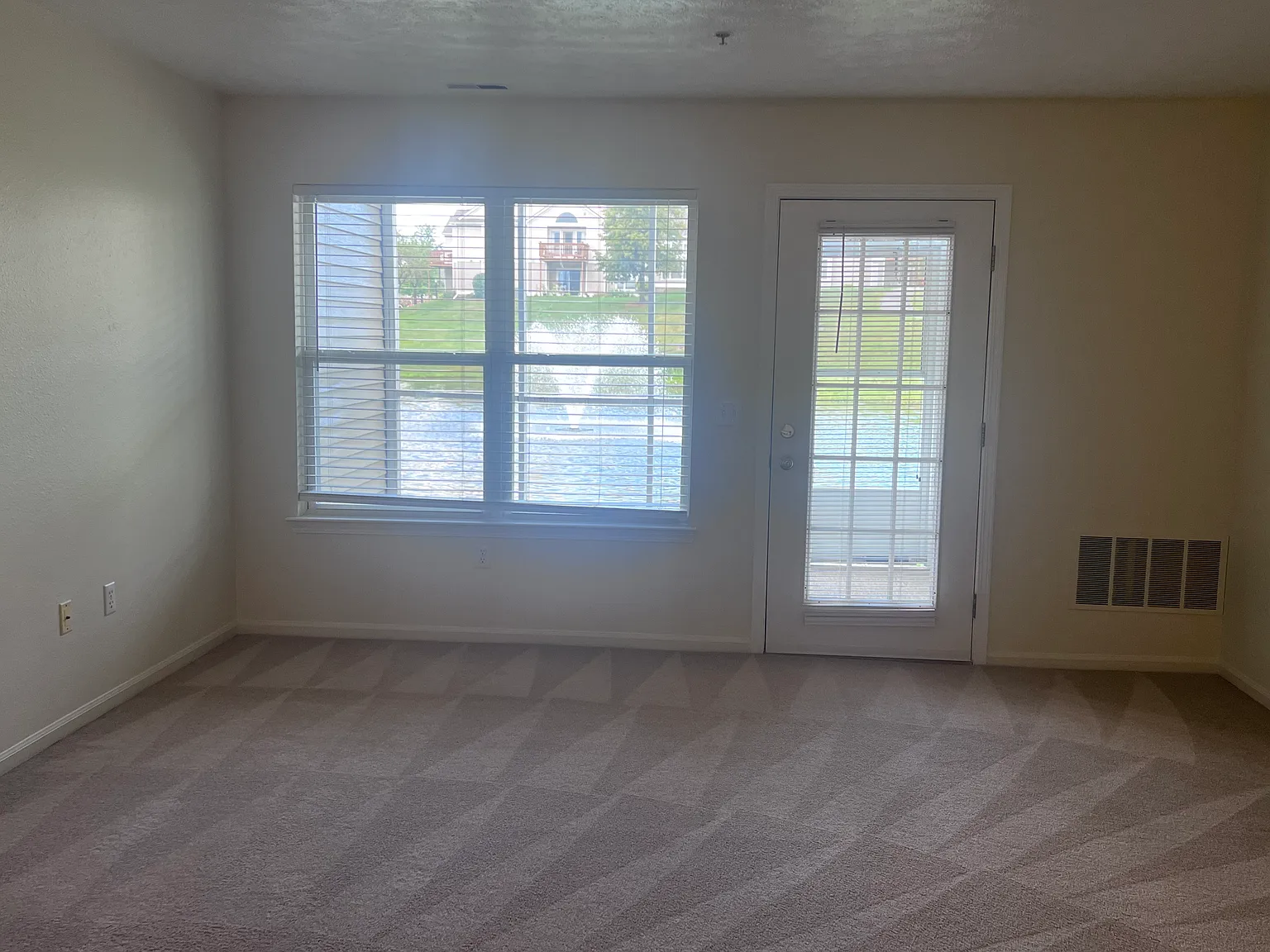 2 bed, 1111 sqft, $1,700 — Photo 4