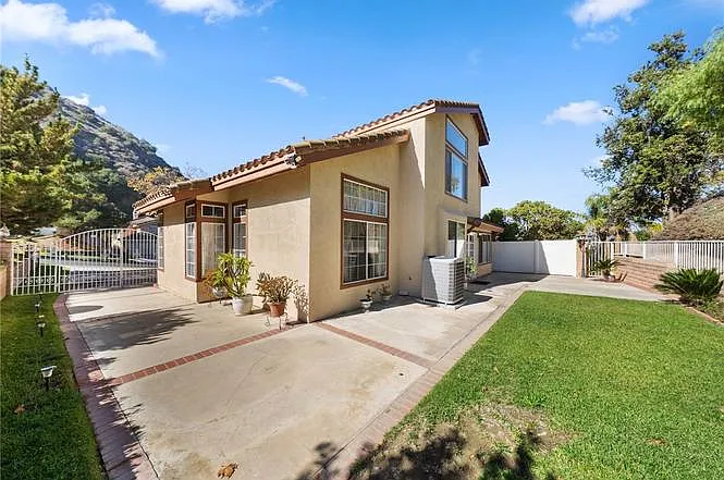 1611 San Almada Rd — Photo 2