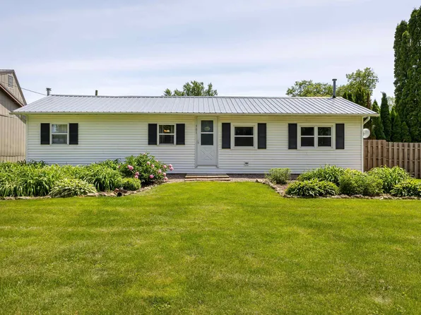 501 Freeman St, Warren, IL 61087