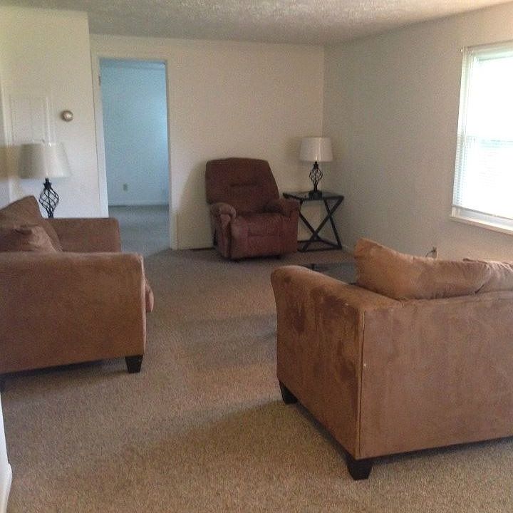 2nd image of 1122 Lakewood Dr