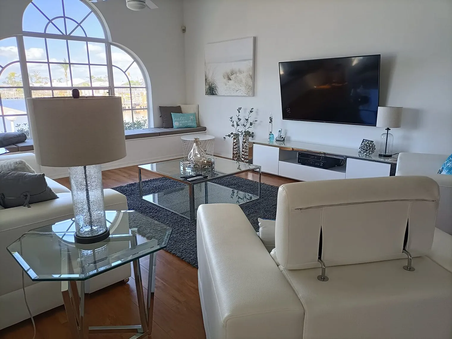3 bed, 2.0 bath, 2098 sqft, $5,520 — Photo 4