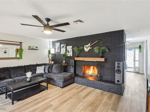 184 Greenbriar Townhouse Way #Townhouse, Las Vegas, NV 89121