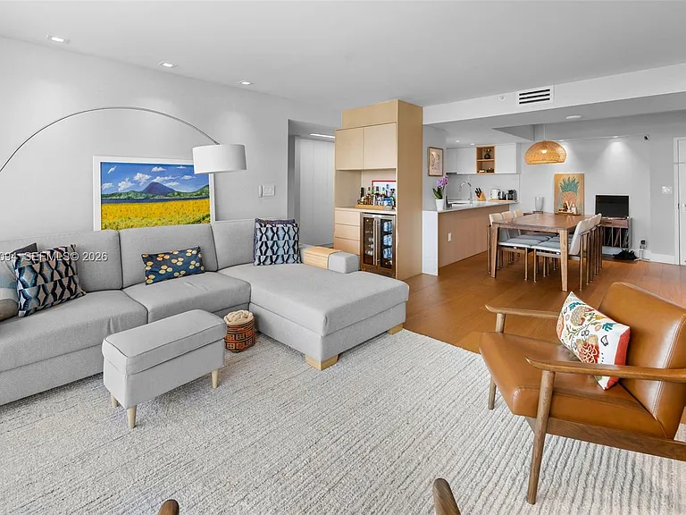 650 West Ave #908 — Photo 5