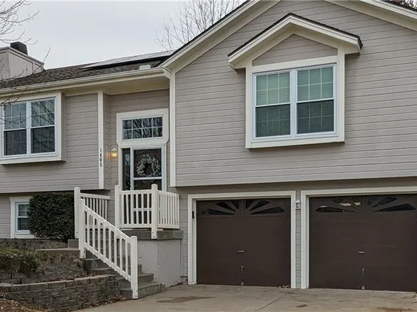 1405 Magnolia Dr, Greenwood, MO 64034