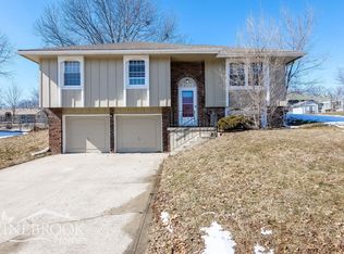 7106 N Chas Dr, Pleasant Valley, MO 64068
