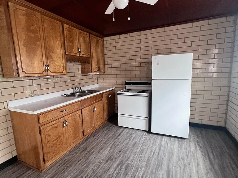 380 Quill Ave NW — Photo 2