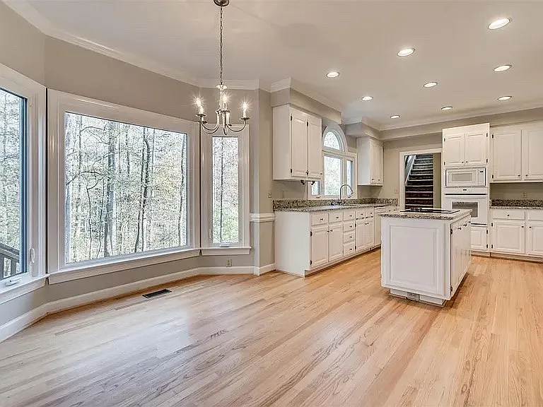 4 bed, 2998 sqft, $4,000 — Photo 3