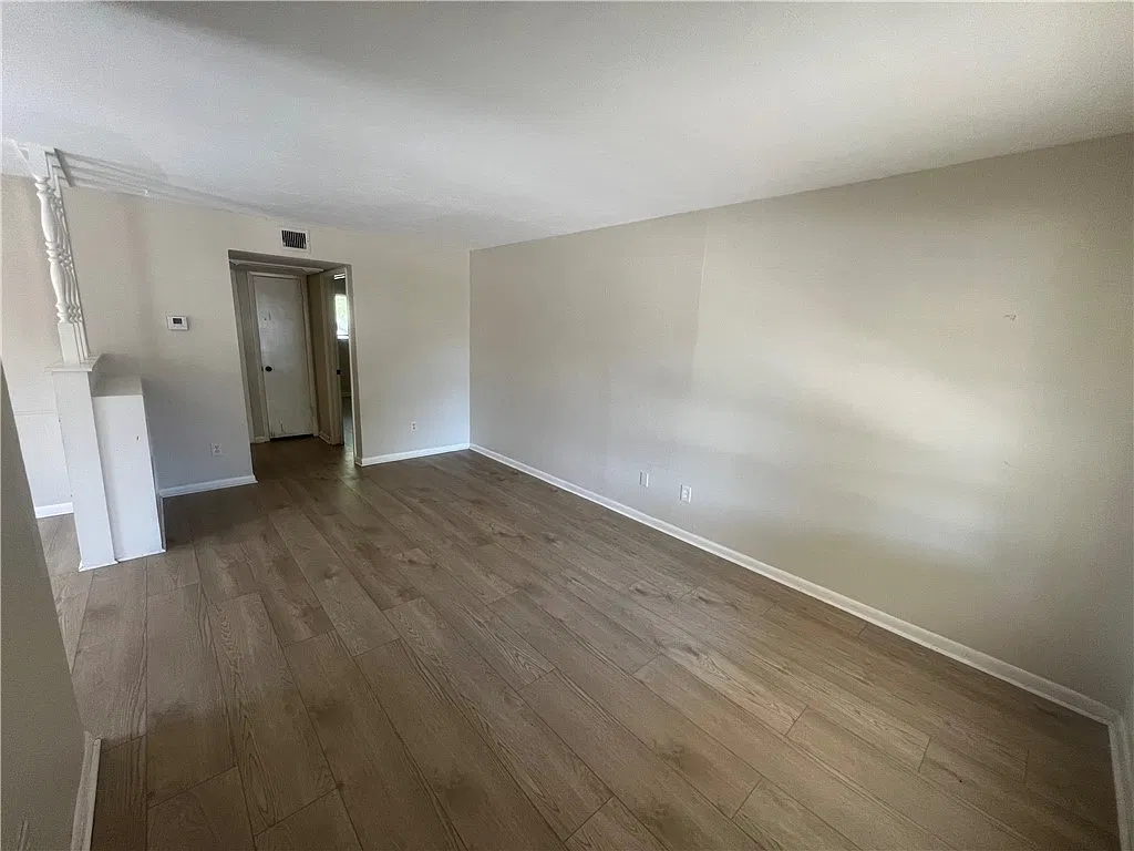 2 bed, 1.0 bath, 1750 sqft, $1,095 — Photo 4