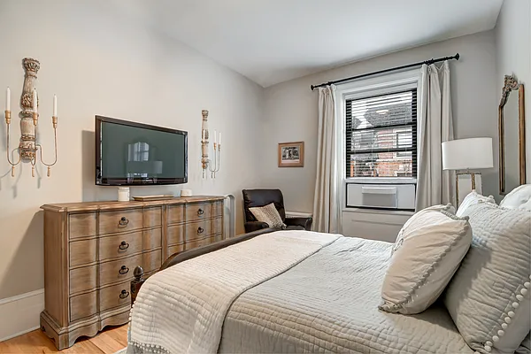 Rented by Douglas Elliman | media 7