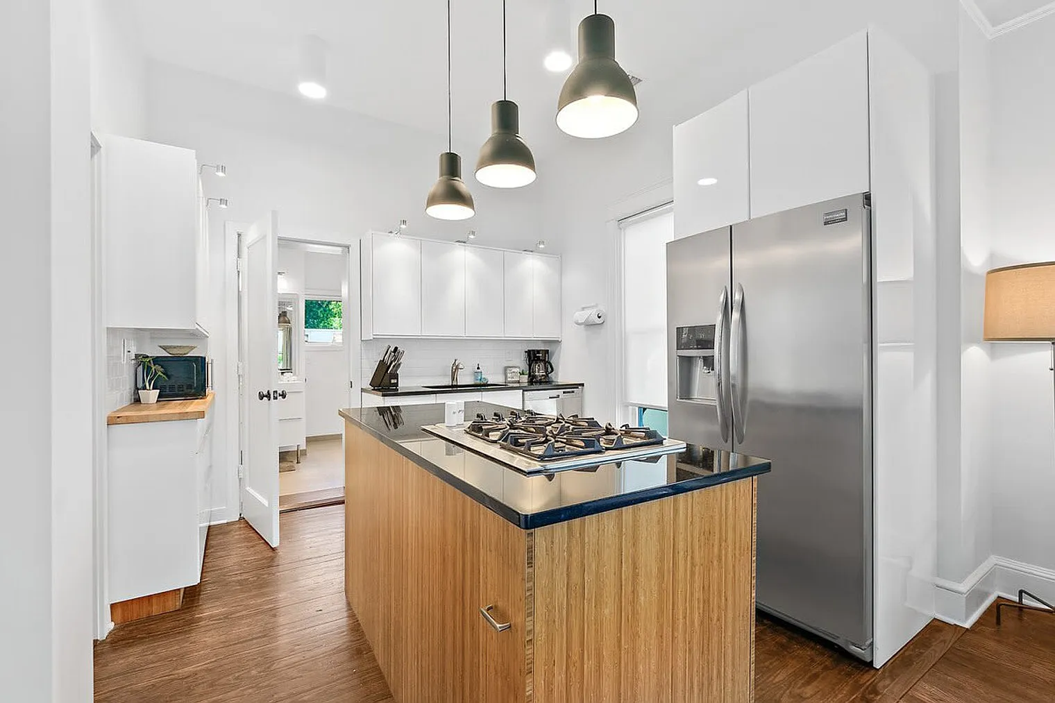 3 bed, 2.0 bath, 1291 sqft, $2,259 — Photo 4