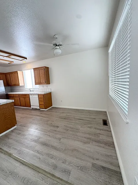 3 bed, 1585 sqft, $3,700 — Photo 3