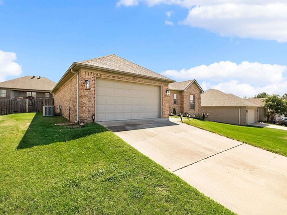 3rd image of 586 Crepe Myrtle Loop