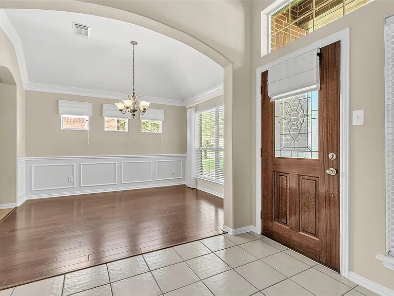 2714 Pebble Creek Dr — Photo 3