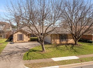 801 Dickey Dr, Euless, TX 76040