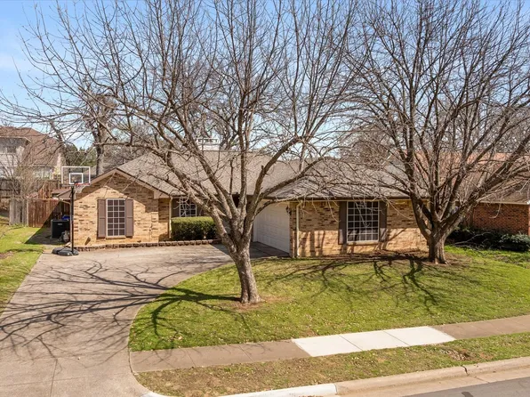 801 Dickey Dr, Euless, TX 76040