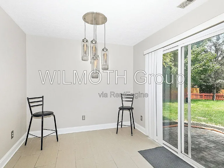 9224 Oak Knoll Ln — Photo 6