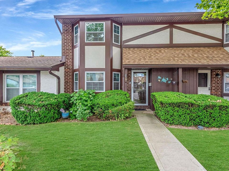 1st image of 4 Oak Park #-