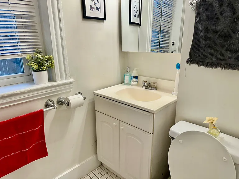 17 Irving St #9 — Photo 4