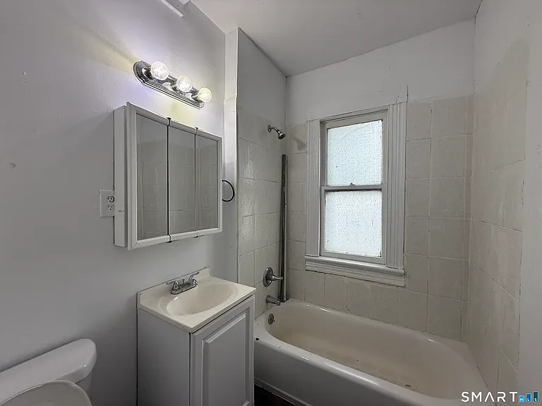 184 Fairview St #1 — Photo 7