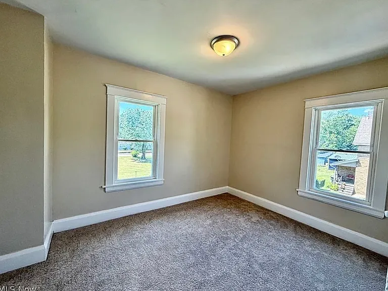940 Katherine Ave — Photo 4