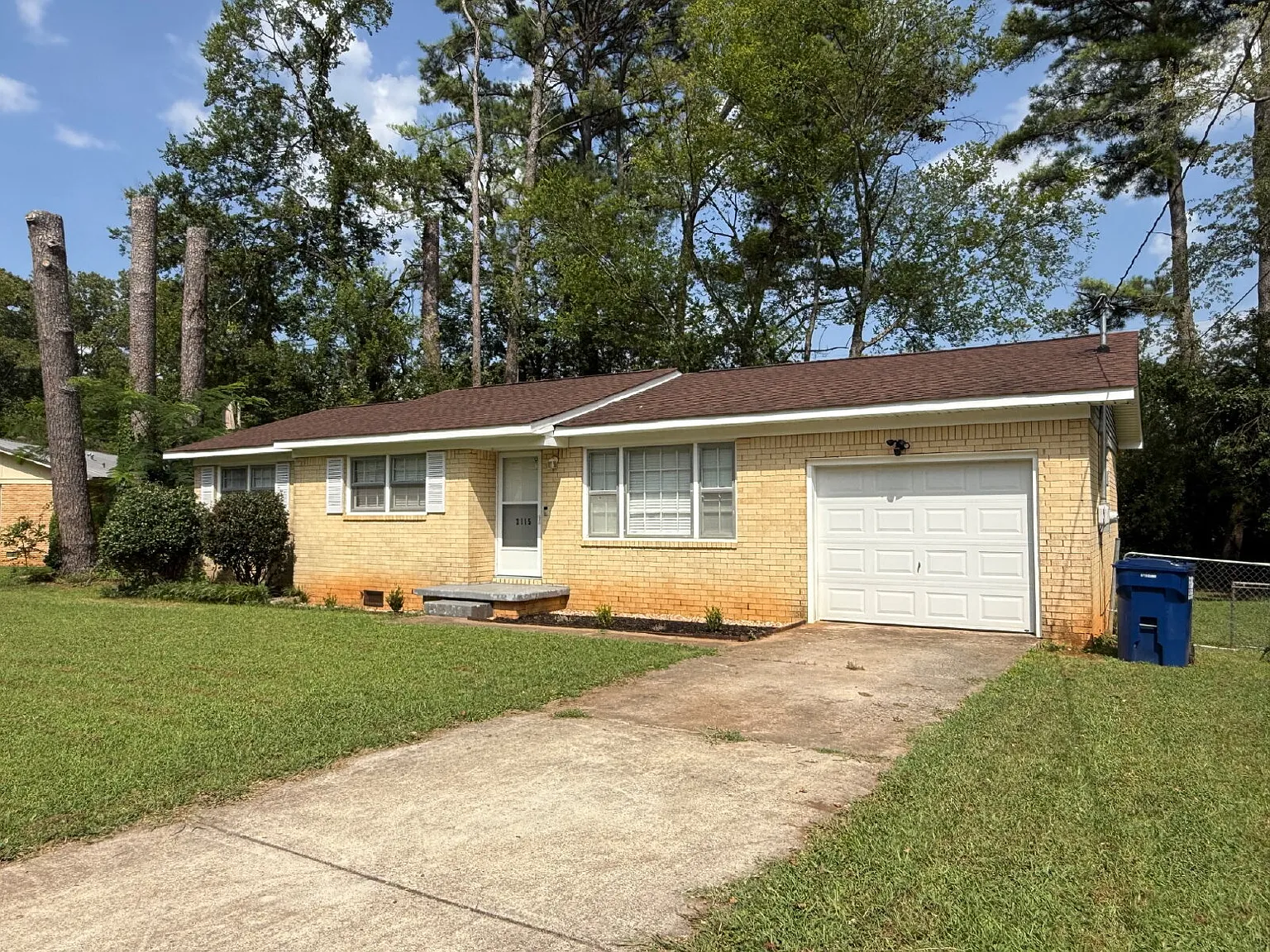 3 bed, 1.0 bath, 1509 sqft, $1,250 — Photo 1