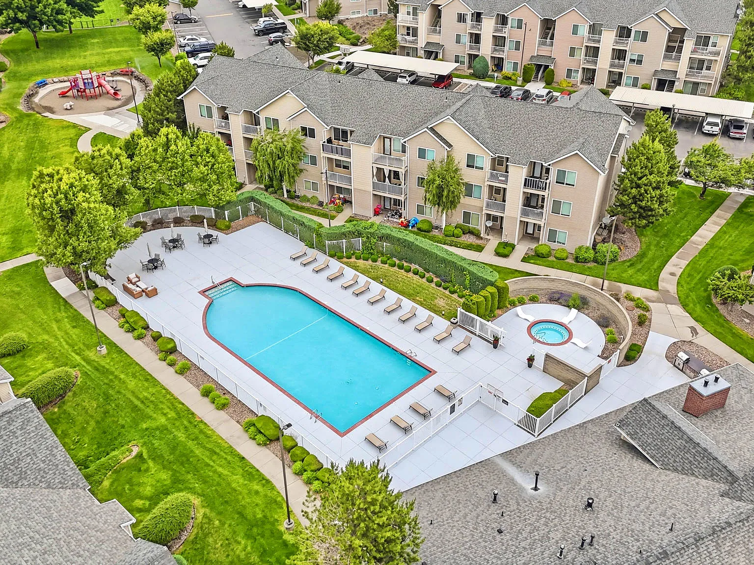 The Broadmoor Apartments — Photo 2