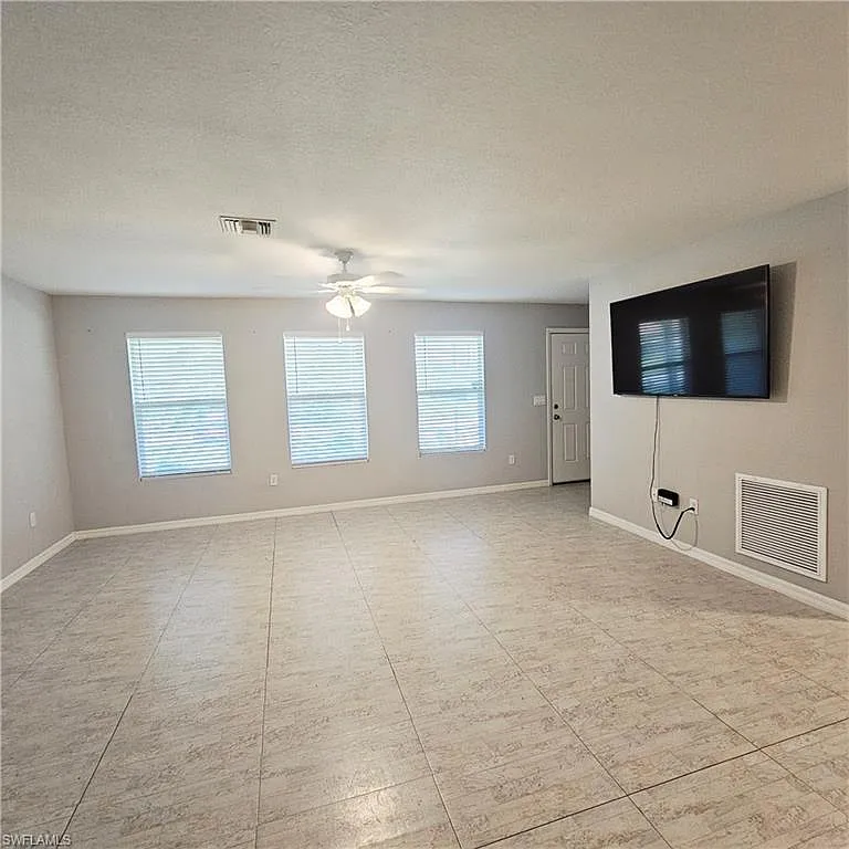 3 bed, 2.0 bath, 1415 sqft, $2,050 — Photo 4