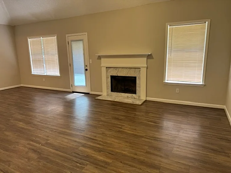 102 Woodstream Trl — Photo 3