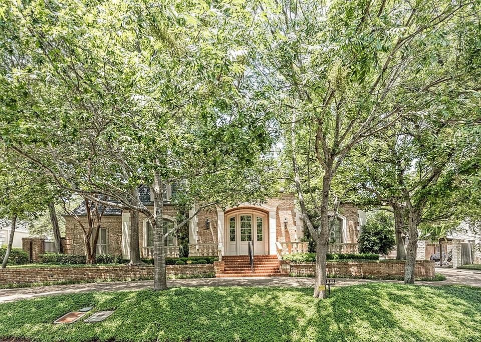 1st image of 3009 Deerwood Dr