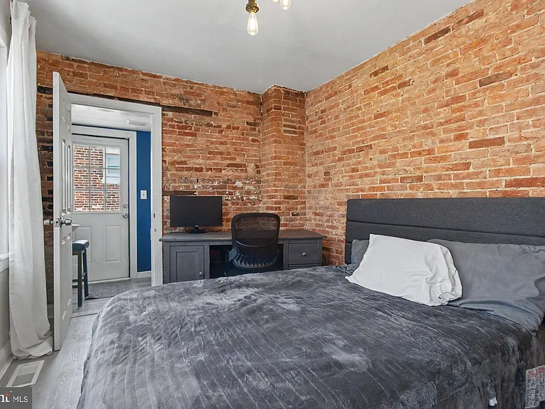 14 Poultney St — Photo 21