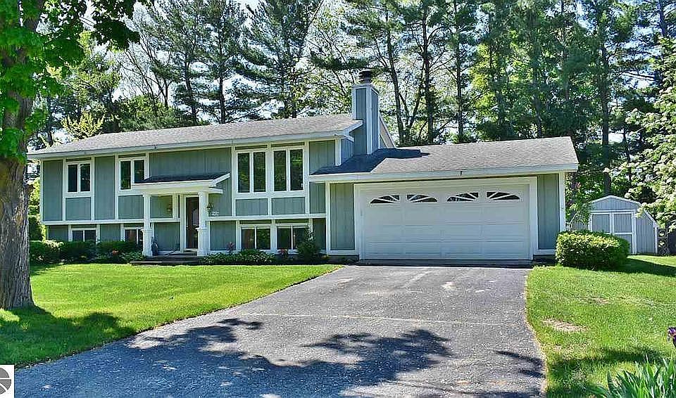 1st image of 237 Fairlane Dr