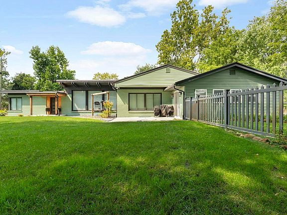 5th image of 3340 Greenleaf Blvd