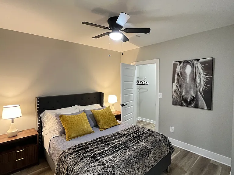 The Tucker Luxury Apartments — Photo 25