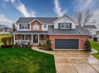 9 Katelyn Ln, Lancaster, NY 14086