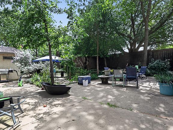 4th image of 915 Oak Cliff Dr