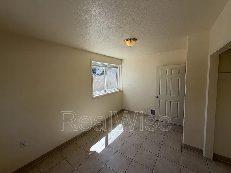 552 Pacific Ave — Photo 4