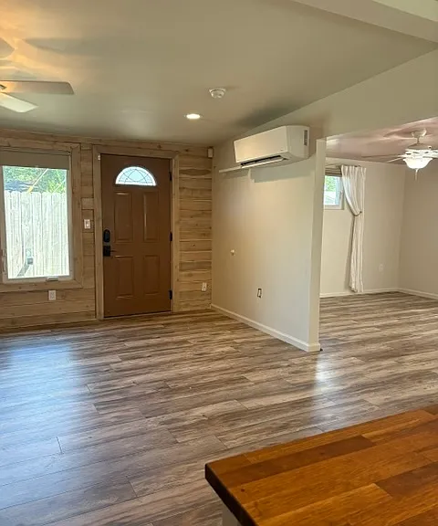 901A Dolphin Pl — Photo 3