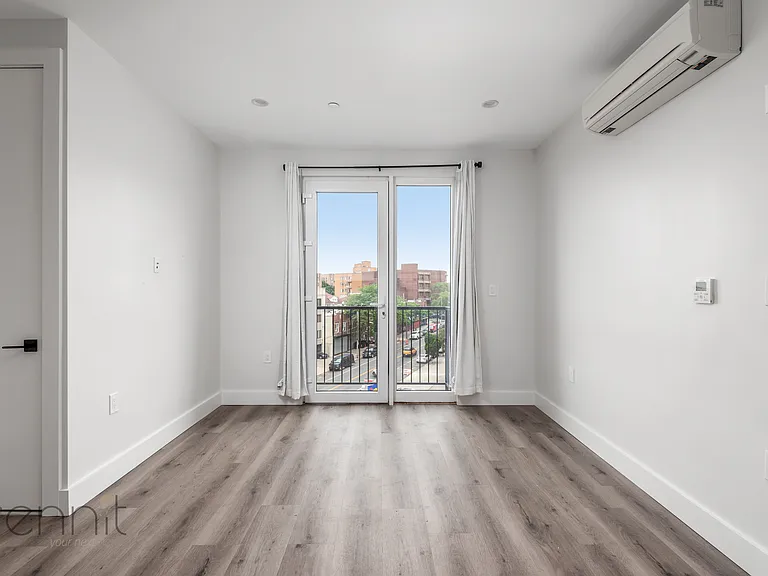 125 Kings Hwy #4A — Photo 1