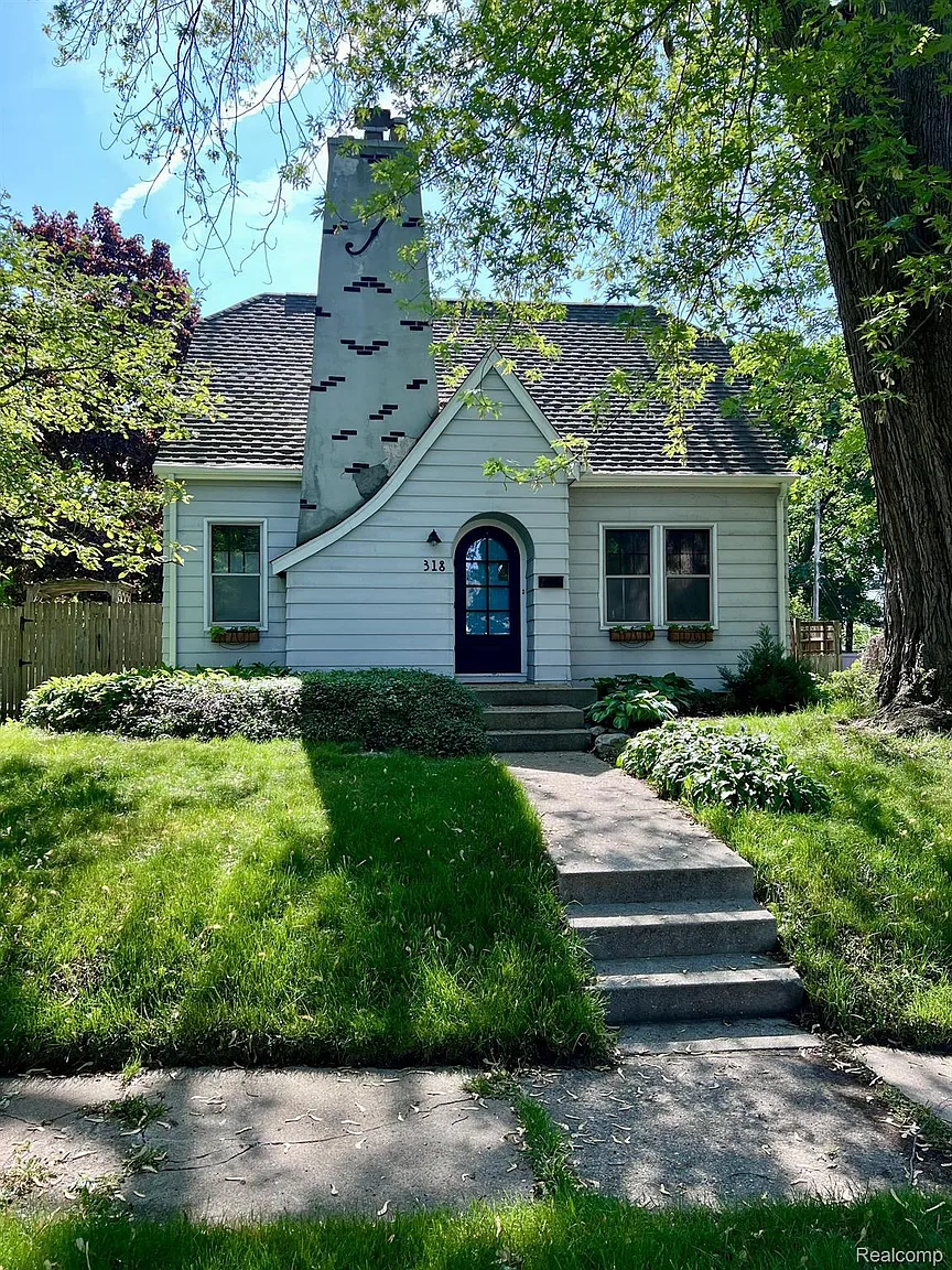 318 Marquette St photo 1