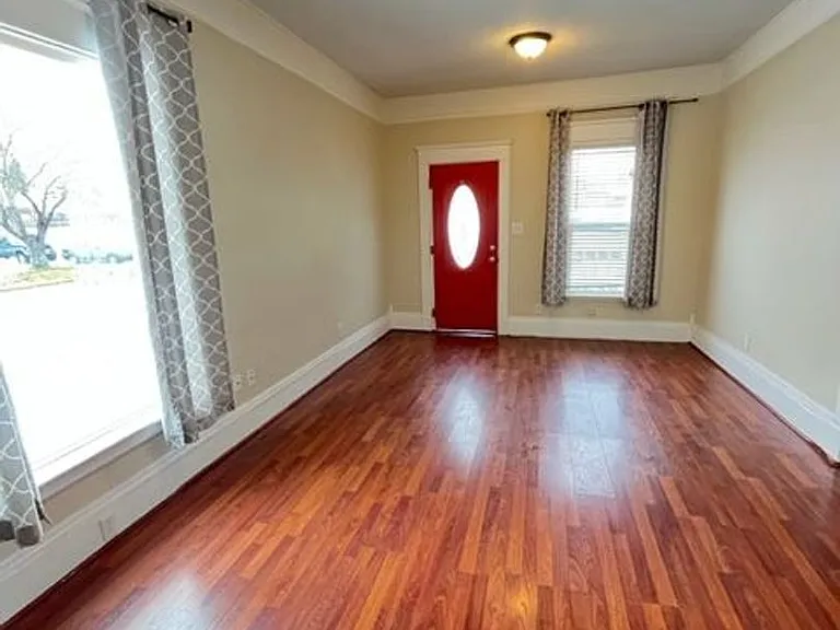 2211 Walnut St — Photo 2