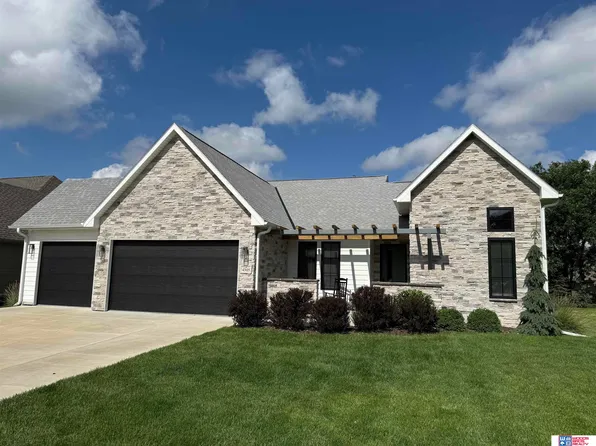 4505 Hawthorne Dr, Lincoln, NE 68516