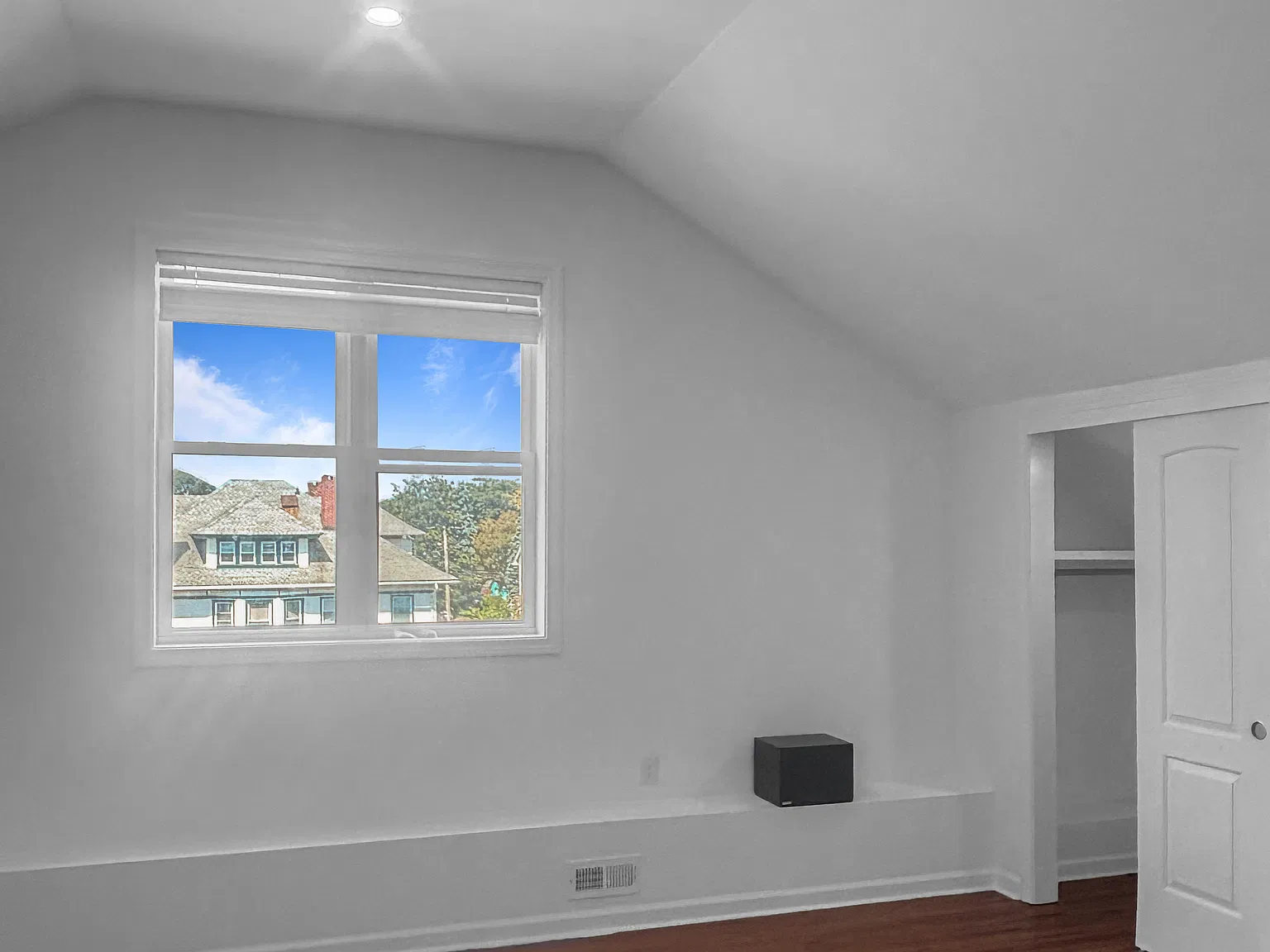 3 bed, 1400 sqft, $2,700 — Photo 3