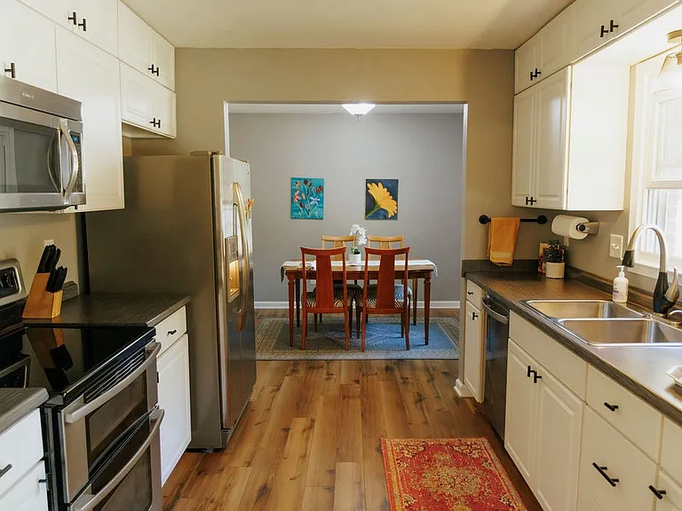 1418 Suterland Rd — Photo 17