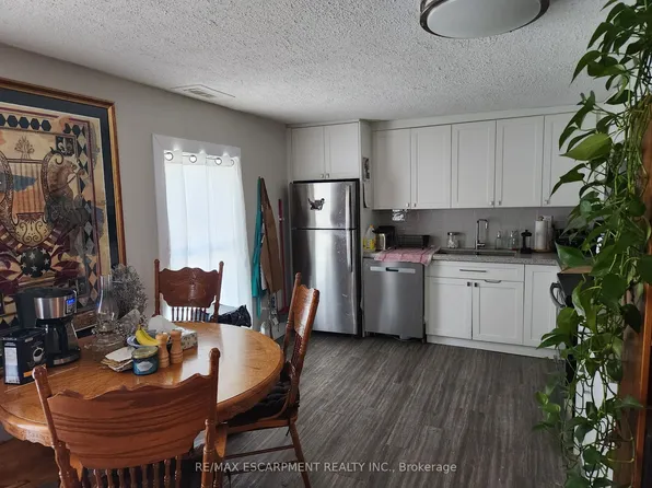 20 Hetherington St, Saint Catharines, ON L2R 2G5