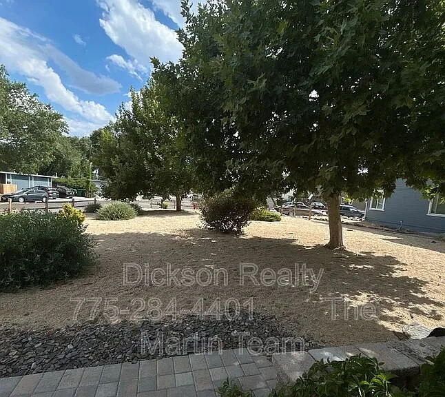 695 Denslowe Dr #B — Photo 17