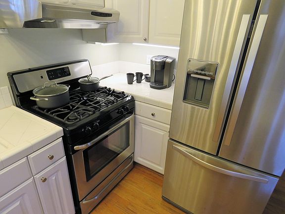 3rd image of 540 Thorn St