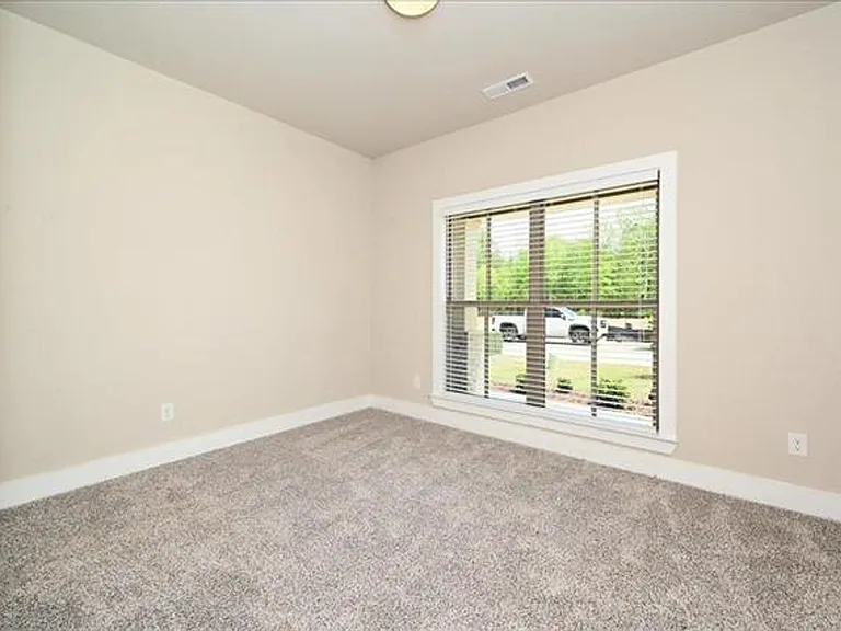 1807 Loebner Ln S #E — Photo 16
