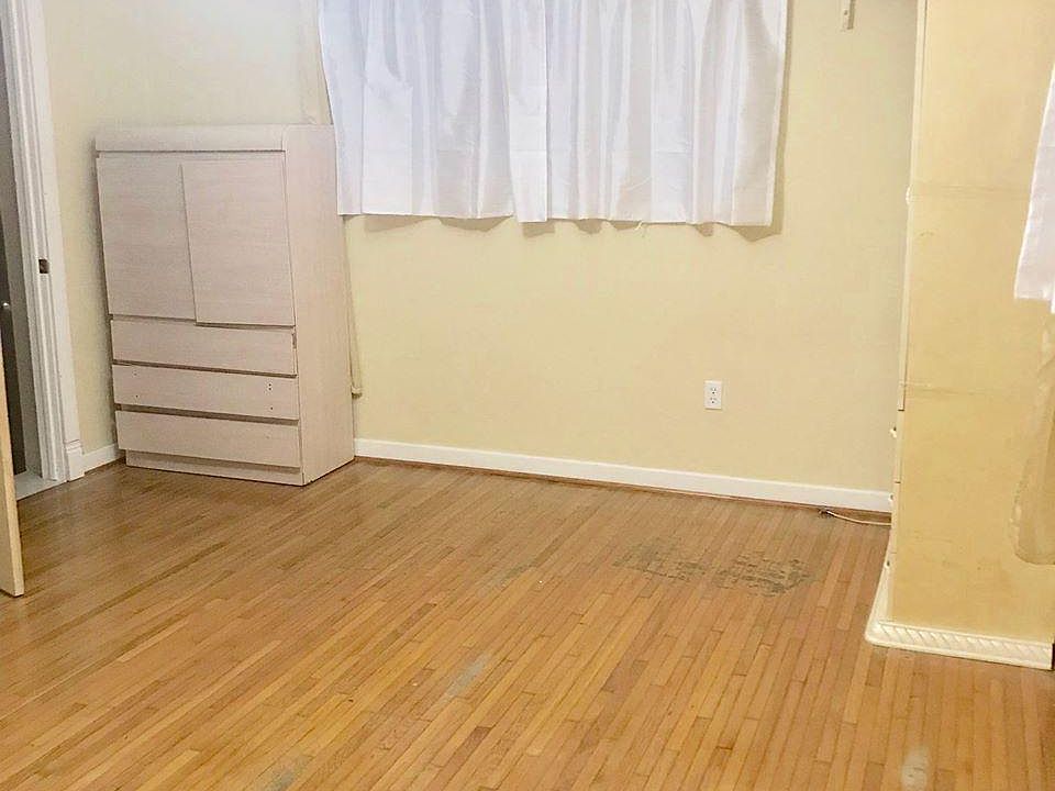2nd image of 18530 NE 22nd Ave
